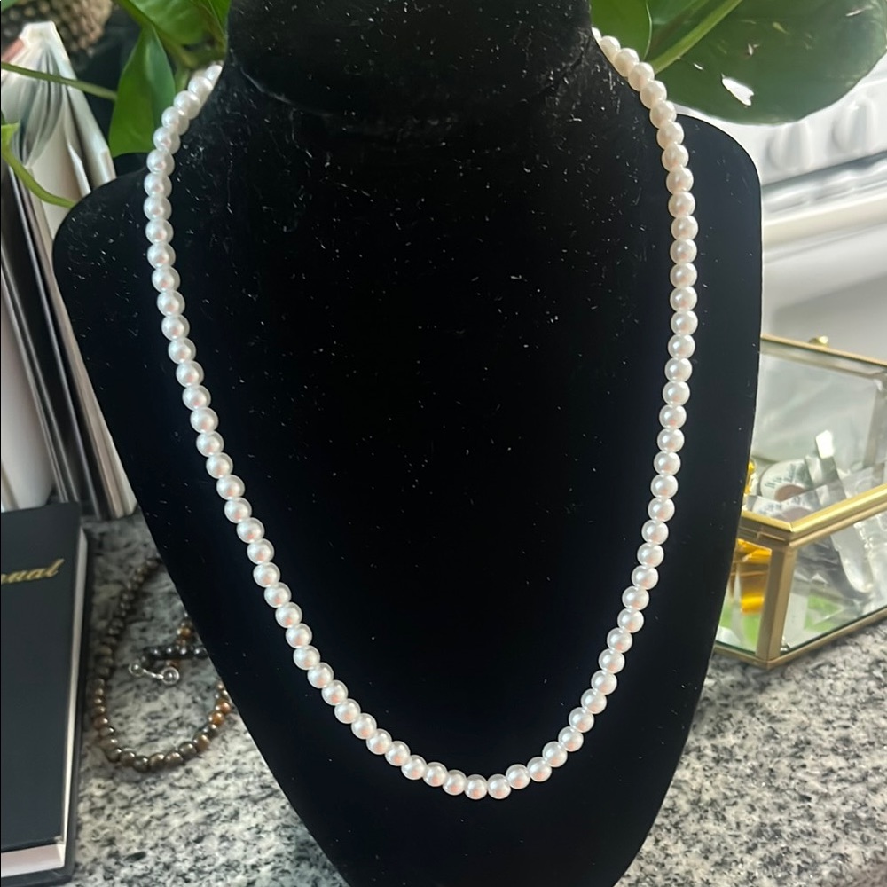 Elegant White Pearl Necklace